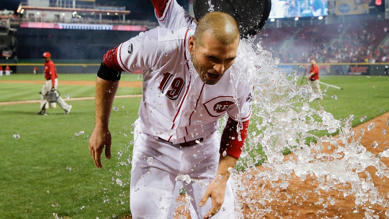 Joey Votto crushes walk-off homer to lift Reds over Cardinals